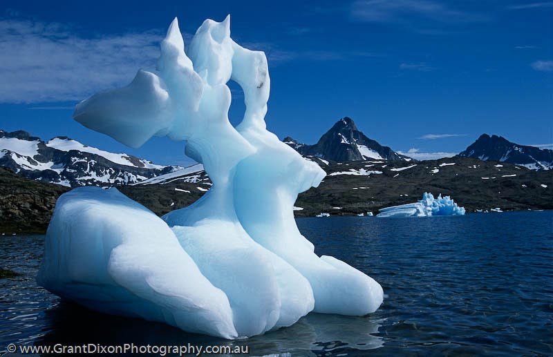 image of Tasiilaq iceberg 1