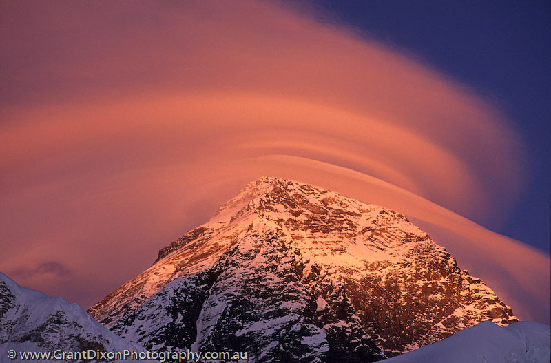 image of Everest wind cloud