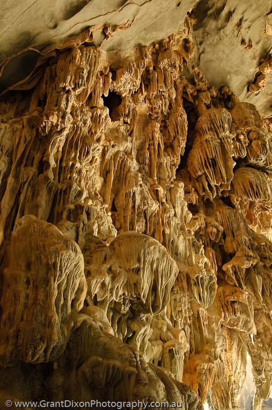image of Tham Phu Kham stalactites