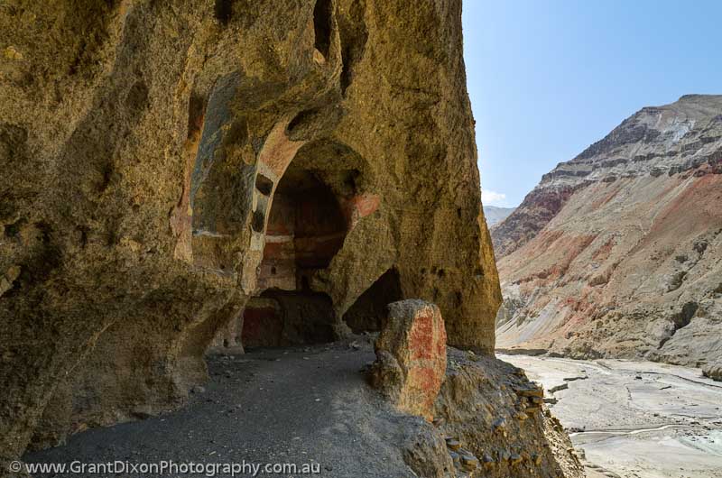 image of Lo Manthang cave dwellings 2