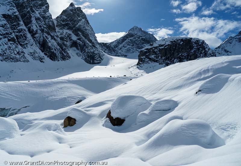 image of Baffin snowy boulders