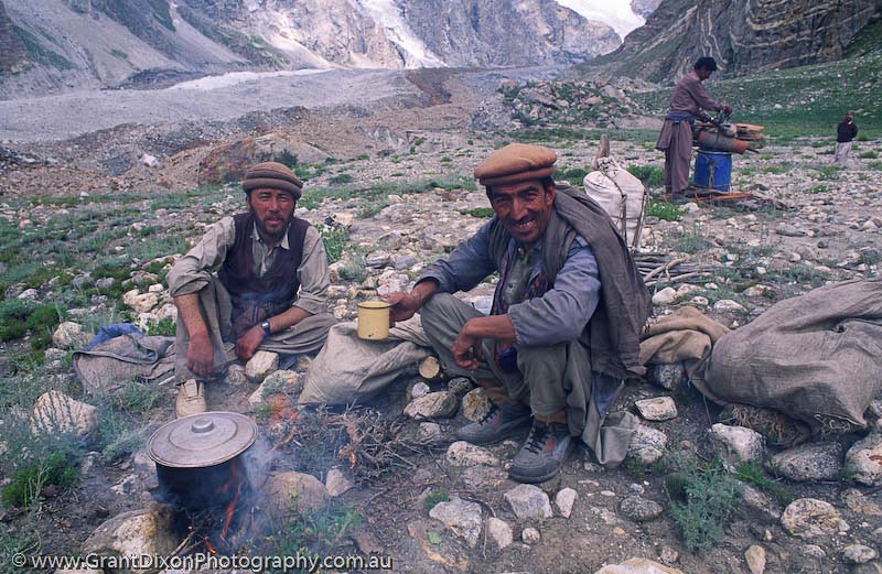 image of Karakoram porters 1