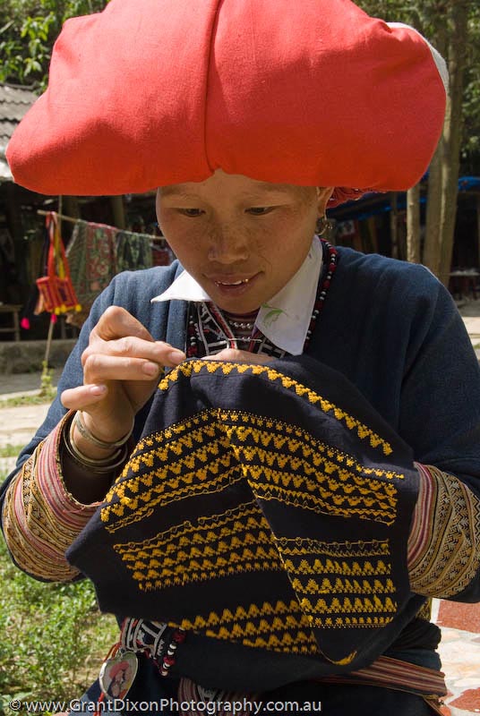 image of Dzao girl sewing